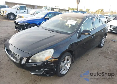 2013 Volvo S60 T5 z USA, uszkodzony, nr VIN YV1612FS3D2234181